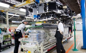 Inside-Lexus-LFA-Works-factory-workers